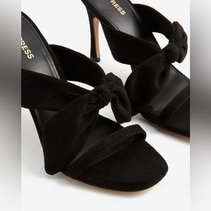 𝅺NWT Express Black Bow Strap Heels
